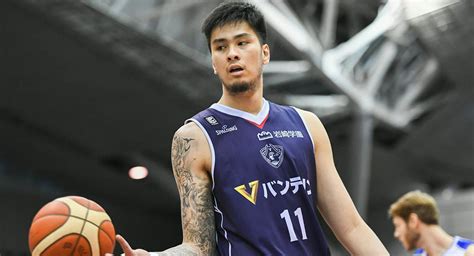 Kai Sotto sustains fine play as Yokohama revives playoff bid.